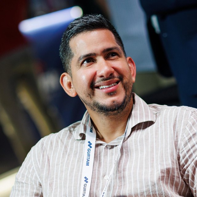Andres Viana, oprichter van HubLogiQ
